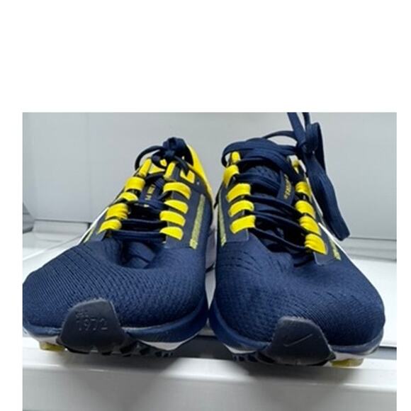 NEW!! "U OF M", Nike Air Zoom Pegasus 3,College, Team Spirit, Univercity, SZ 7.5 - Picture 3 of 16